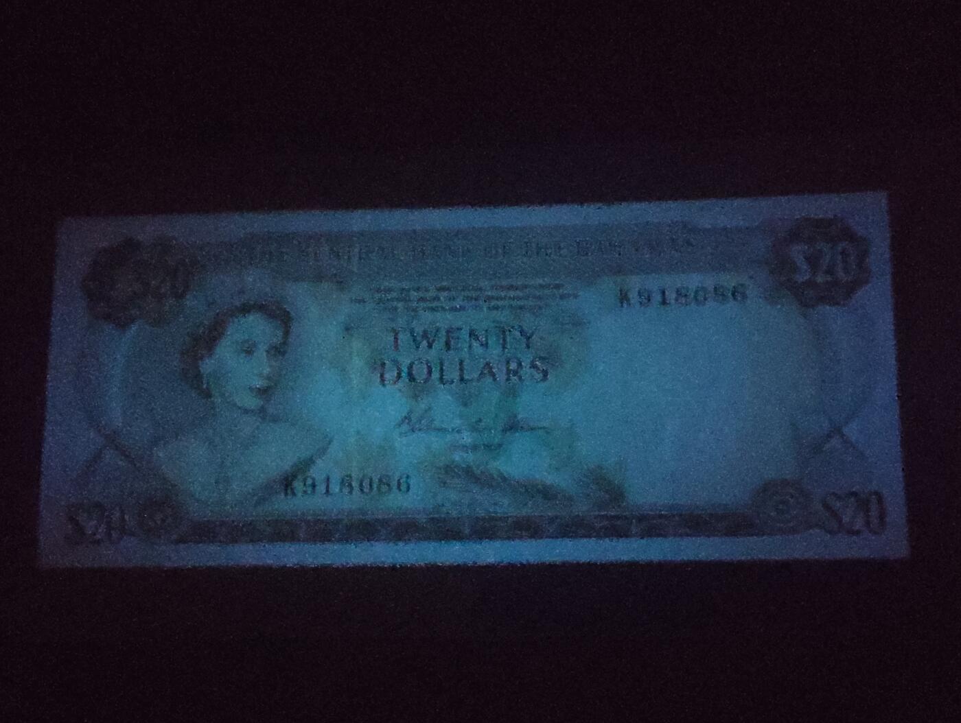 2026四月第一期，总222期 巴哈马1974版20元UNC无47 后期“巴哈马中央银行”抬头 稀有高面值 大冠女王和观光马车