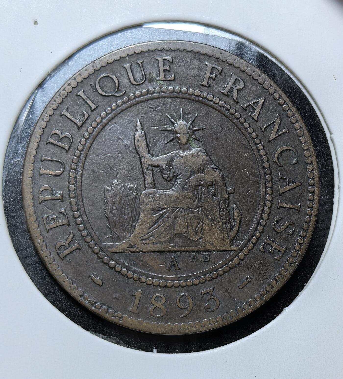 外国优质银币克朗币纪念章，每周六晚九点倒数截拍，满百包邮可寄存，持续收拍 法属印度支那 1893 年百分之一，正面为坐像女神，背面铸中文 “百分之一”，是法国殖民越南时期的流通货币，见证了近代法属殖民史与中西货币文化融合。