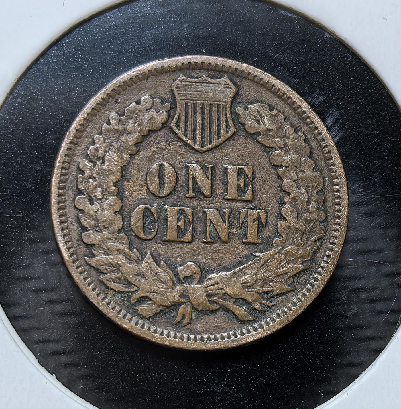 外国优质银币克朗币纪念章，每周六晚九点倒数截拍，满百包邮可寄存，持续收拍 美国1903年印第安人头像1分铜币，1859-1909 年流通，朗埃克设计，正面为自由女神印第安造型，背面饰盾徽花环，是美国 19 世纪末至 20 世纪初的经典流通币。