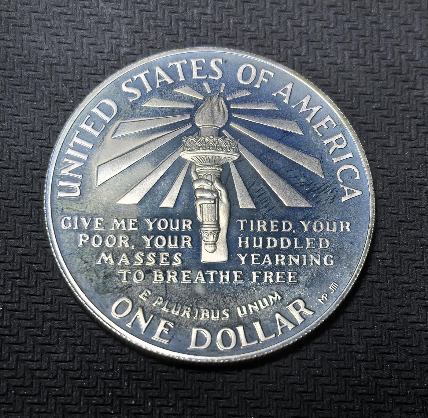 外国优质银币克朗币纪念章，每周六晚九点倒数截拍，满百包邮可寄存，持续收拍