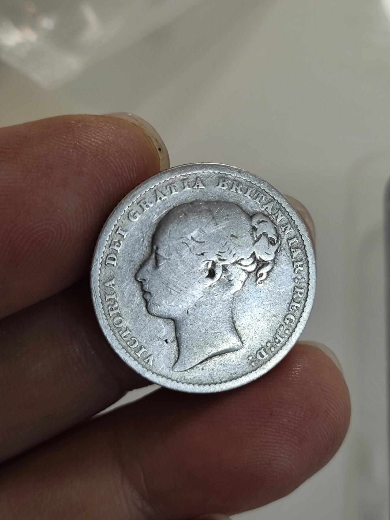 英国1先令银币，1885英国维多利亚年轻头像银币