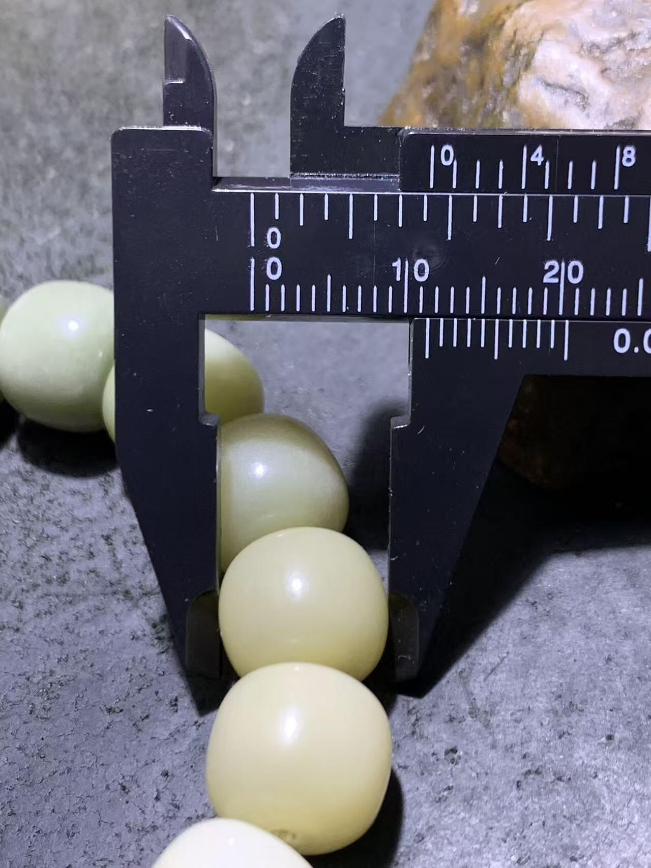 精美多宝渐变色菩提根手串绕指揉糖果色老型桶珠文玩念珠手链混色珠单圈手链一条，