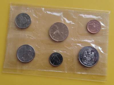 布加迪🐬～世界钱币(上海)🌾第 285 期 /  各国套币和散币 - 加拿大🇨🇦 1990年 6枚套币