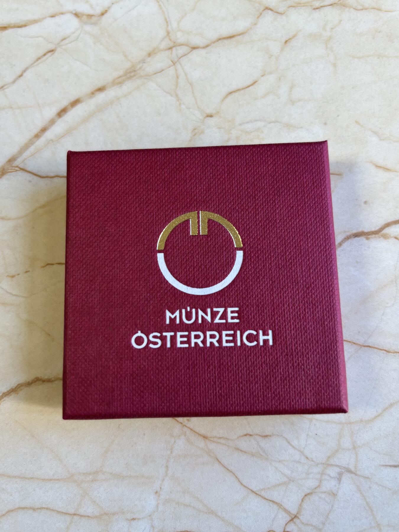 第196期拍卖 奥地利2017年银铌镶嵌系列微观世界银铌双金属币，金属:900银998铌，重量:16.5克（10克银，6.5克铌）直径:34毫米，发行：65000枚