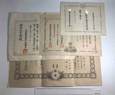 小驴勋章奖章收藏4月4日周六晚六点拍卖（珍爱和平，收藏战争，铭记历史，勿忘国耻，忠党爱国。有偿代拍，送拍规则在简介最后，参拍须阅读规则后再参拍，关系到运费包装发货时效真假辨别等关键信息，拍卖时不再发原图，看大图店主微信码在拍卖店铺介绍里） - 伟大的抗日战争时期日方勋六等旭日单光章勋记一组