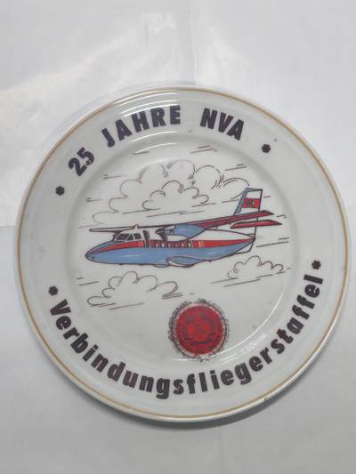 韵星假日军品类拍卖第51期  -- Rimey Holidays Militaria Auction 51 - 民主德国国家人民军成立25周年纪念盘 颁发给资深士官军官 保存完好 很难得 制作精美