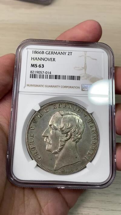 万国钱币拍卖第064期 NGC MS63 1866年德国汉诺威狮马英式盾徽流通2泰勒 汉诺威最后的2T 轻微类镜面质感高点极佳 原味青灰包浆清新淡雅