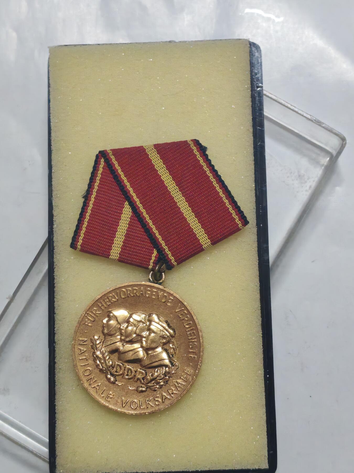 韵星假日军品类拍卖第51期  -- Rimey Holidays Militaria Auction 51 民主德国金级国家人民军功勋奖章带原盒