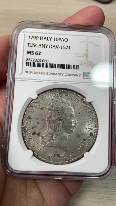 万国钱币拍卖第064期 NGC MS62 1799年意大利托斯卡纳大公国费迪南三世10Paoli大银币 比萨厂铸造 正面为时任托斯卡纳大公的斐迪南三世肖像 下方是一头灵动的独角兽 背面为繁复精美托斯卡纳盾徽 十字转光底板欧陆淡彩环绕 极其舒适的原始收藏级状态