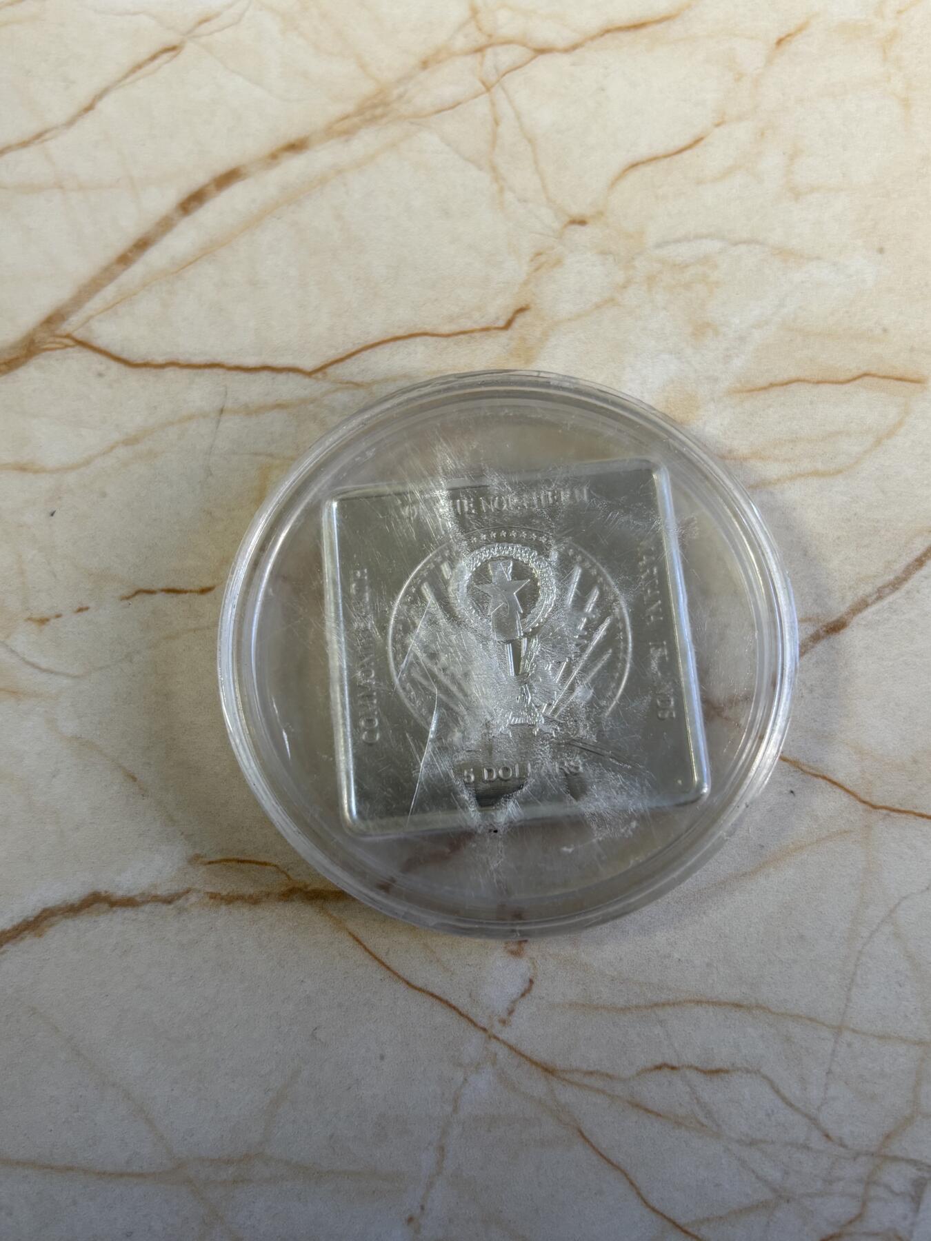 第196期拍卖 北马里亚纳2004年教皇约翰保罗二世镶嵌水晶纪念银币，925银，25克