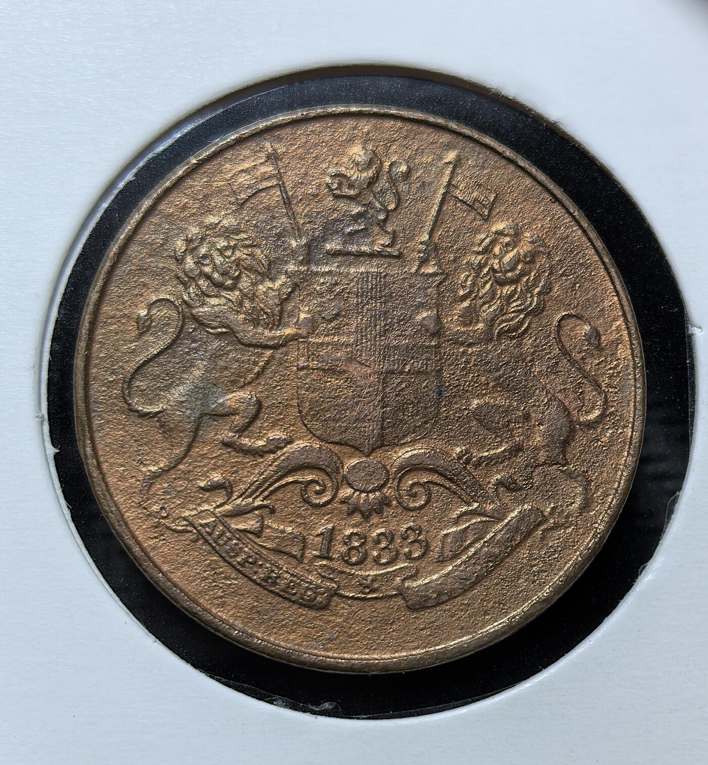 外国优质银币克朗币纪念章，每周六晚九点倒数截拍，满百包邮可寄存，持续收拍 英属印度孟买管辖区1833 年1/4 安娜铜币，由东印度公司铸造，融合英方盾徽与天平符号，是殖民早期印度西部的流通辅币，见证了英印货币体系的建立。