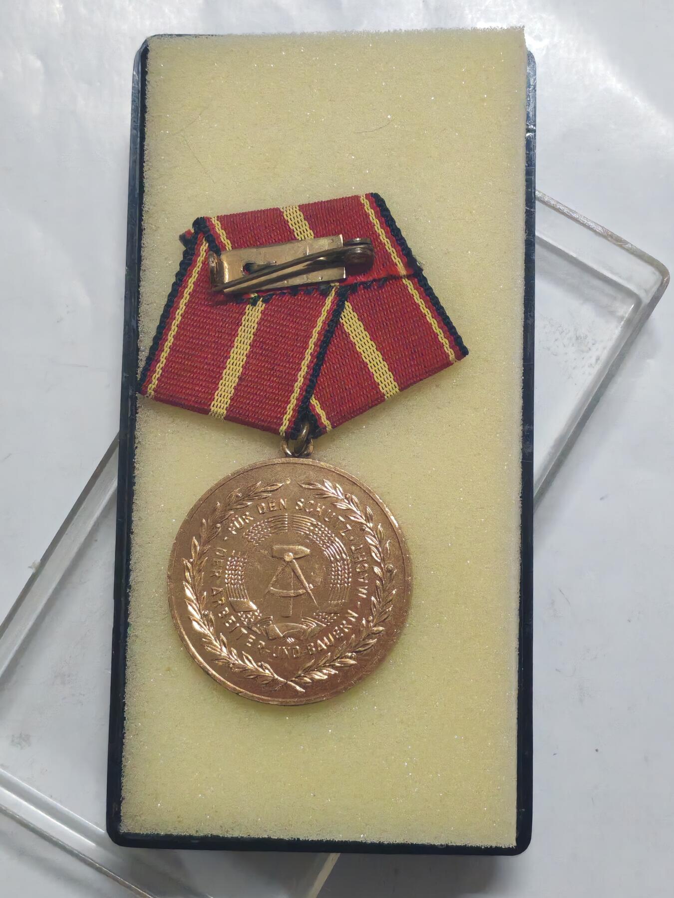 韵星假日军品类拍卖第51期  -- Rimey Holidays Militaria Auction 51 民主德国金级国家人民军功勋奖章带原盒