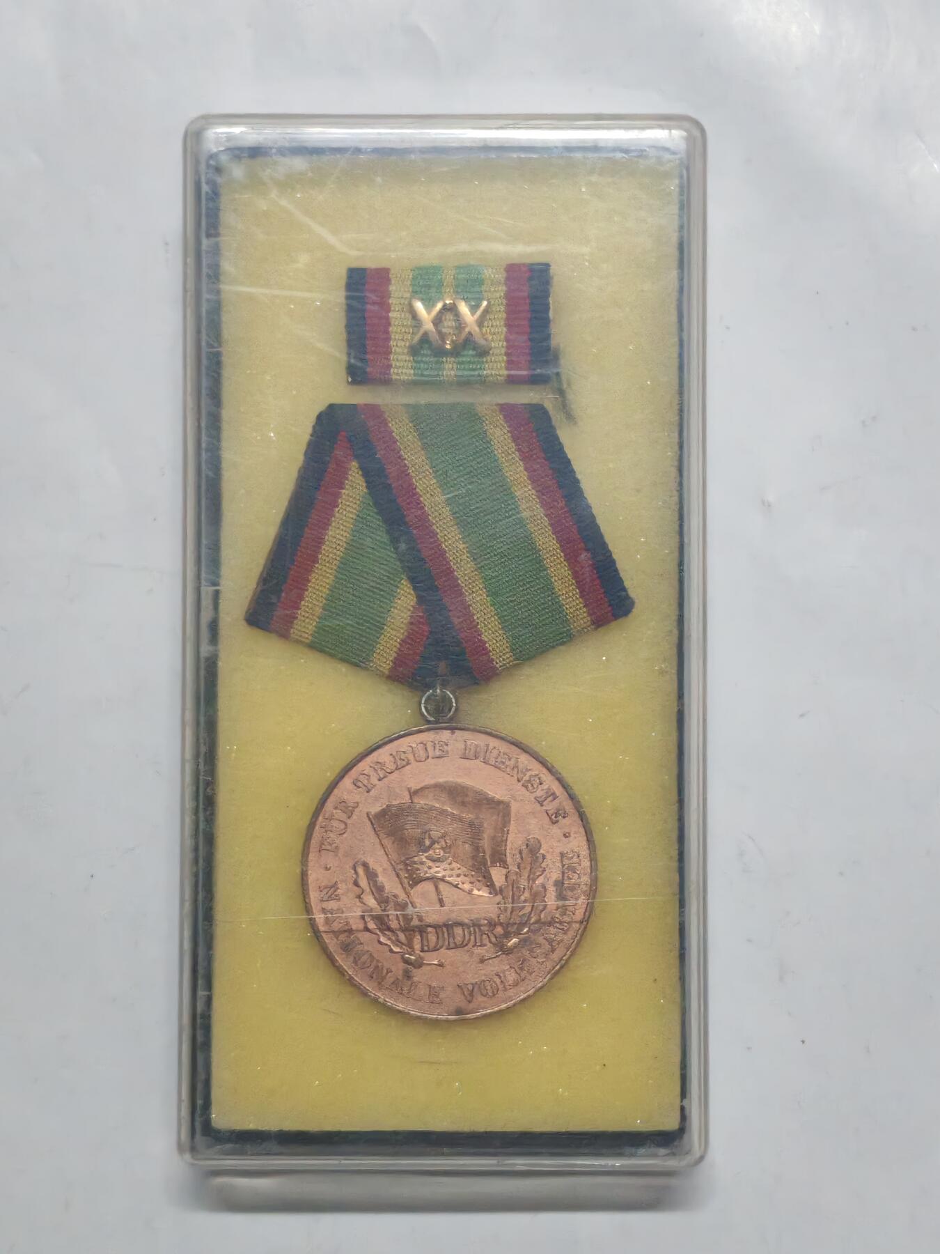 韵星假日军品类拍卖第51期  -- Rimey Holidays Militaria Auction 51 民主德国铜级人民军忠诚服务奖章带原盒特级略