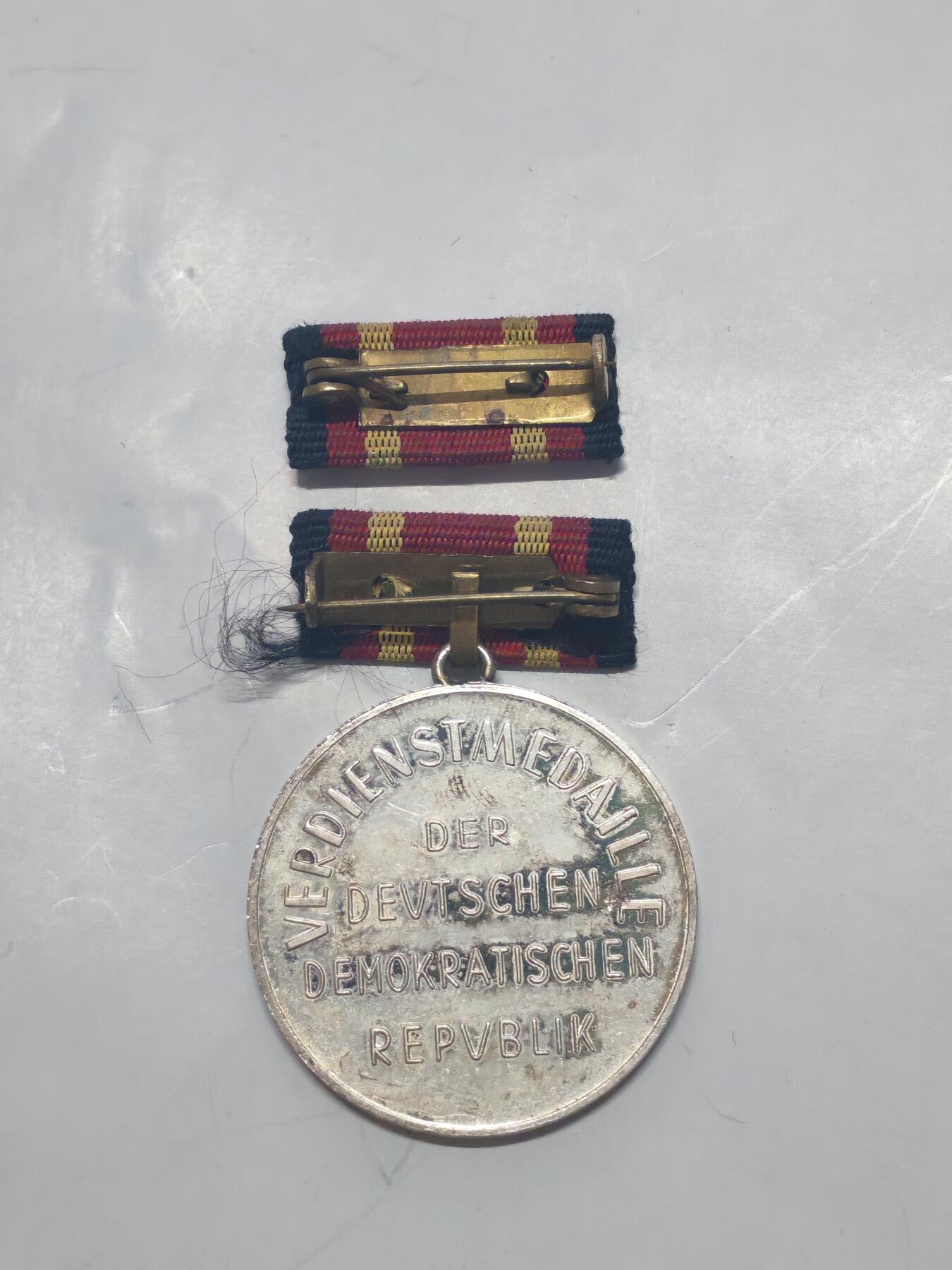 韵星假日军品类拍卖第51期  -- Rimey Holidays Militaria Auction 51 民主德国国家功勋奖章带略 最高级奖章 珐琅完好