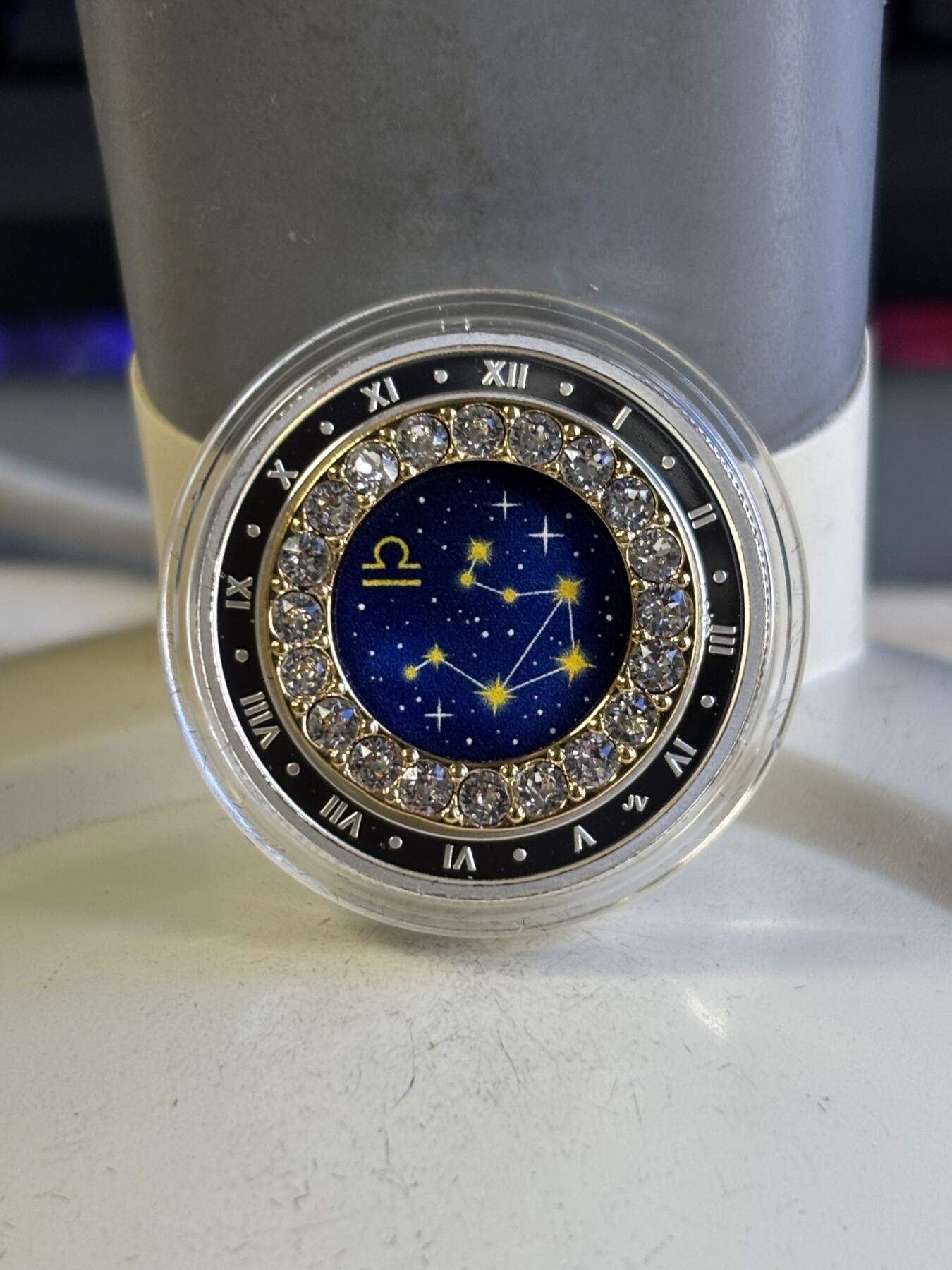 第196期拍卖 加拿大2019年十二星座系列10天秤座镶嵌水晶彩银币，9999银，70.96克，发行4000枚