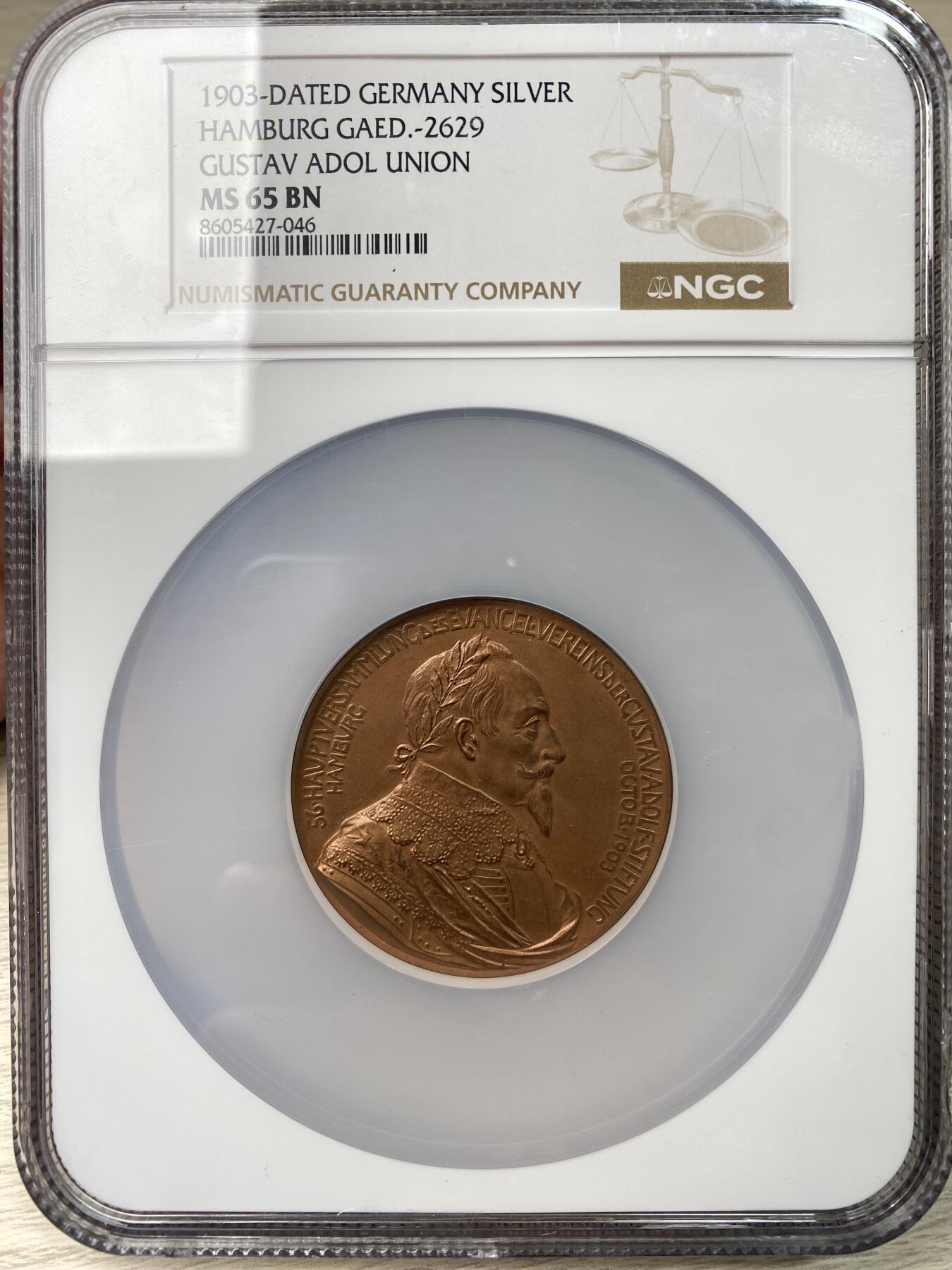 万国钱币拍卖第064期 NGC MS63 1903年德国汉堡古斯塔夫·阿道夫基金会福音协会大会纪念大铜章 大天使指向教堂 大规格BU收藏级（评级盒右下角破损）