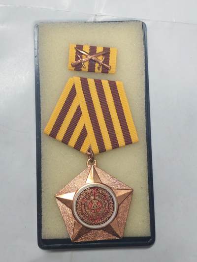 韵星假日军品类拍卖第51期  -- Rimey Holidays Militaria Auction 51 - 民主德国铜级为人民与祖国服务勋章带原盒略
