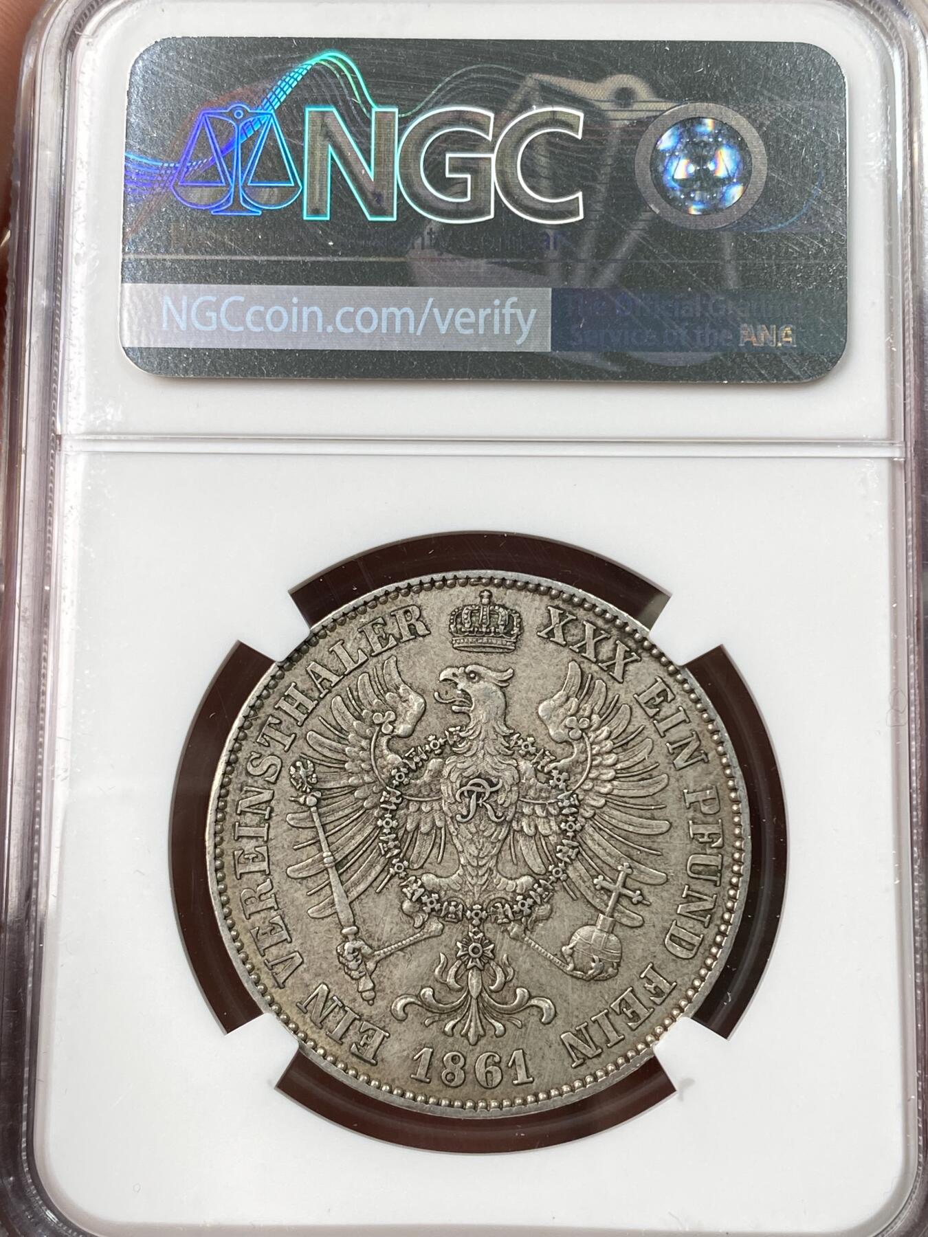 万国钱币拍卖第064期 NGC MS62 1861年德国普鲁士威廉一世流通离冠鹰1泰勒 威一加冕首年 原味德式淡彩环绕收藏级 好品越发稀少