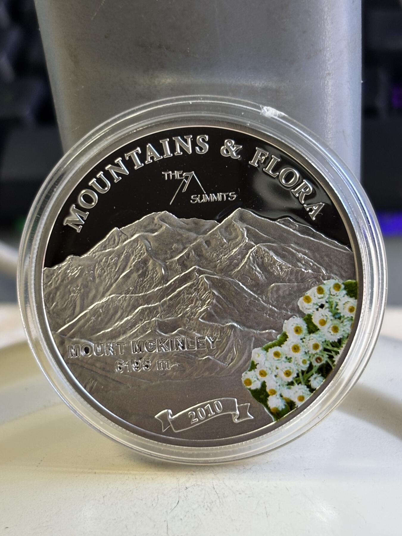 第196期拍卖 帕劳2010年麦金利山脉与花卉系列彩色纪念银币，925银，25克，塑料盒有破