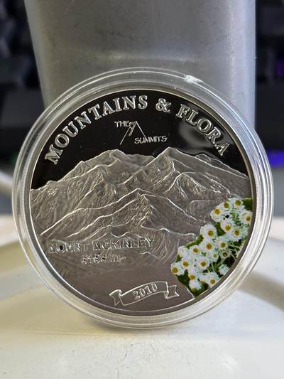 第196期拍卖 - 帕劳2010年麦金利山脉与花卉系列彩色纪念银币，925银，25克，塑料盒有破