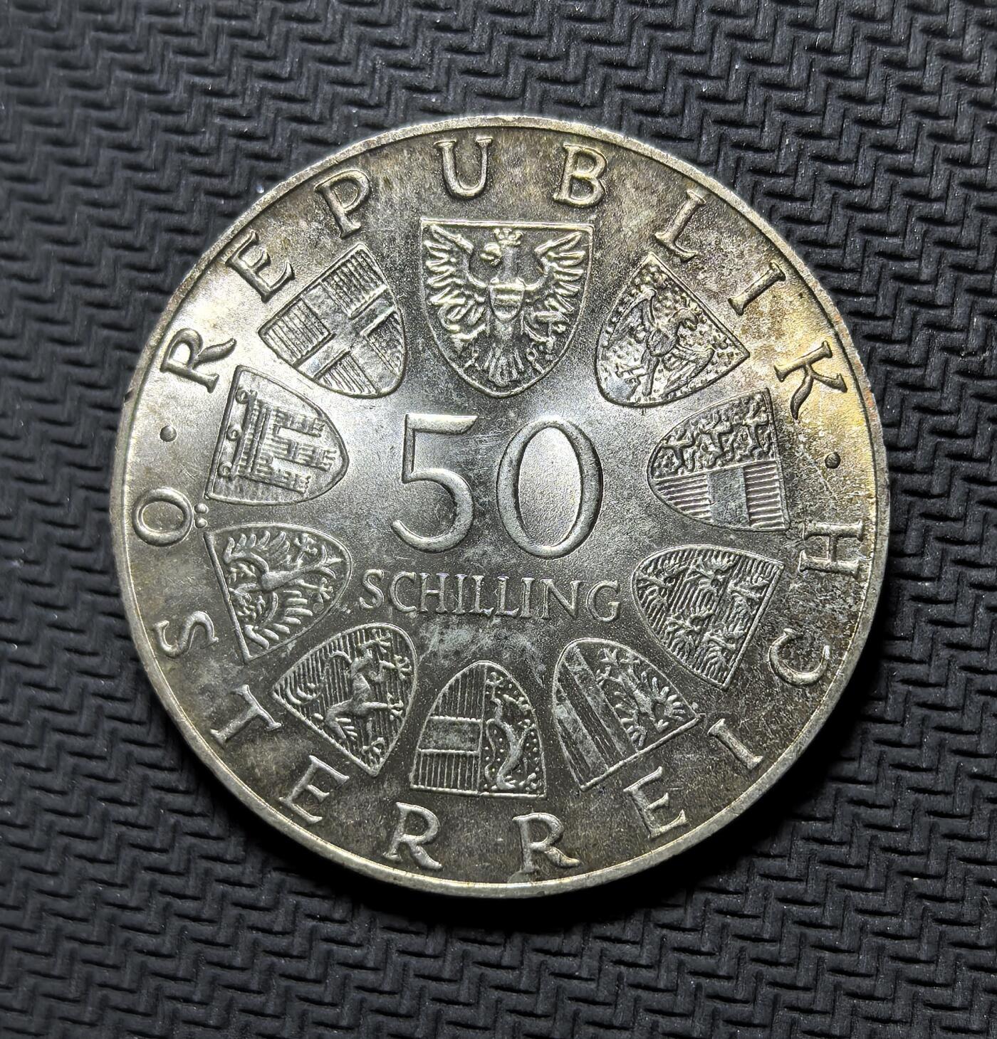 外国优质银币克朗币纪念章，每周六晚九点倒数截拍，满百包邮可寄存，持续收拍