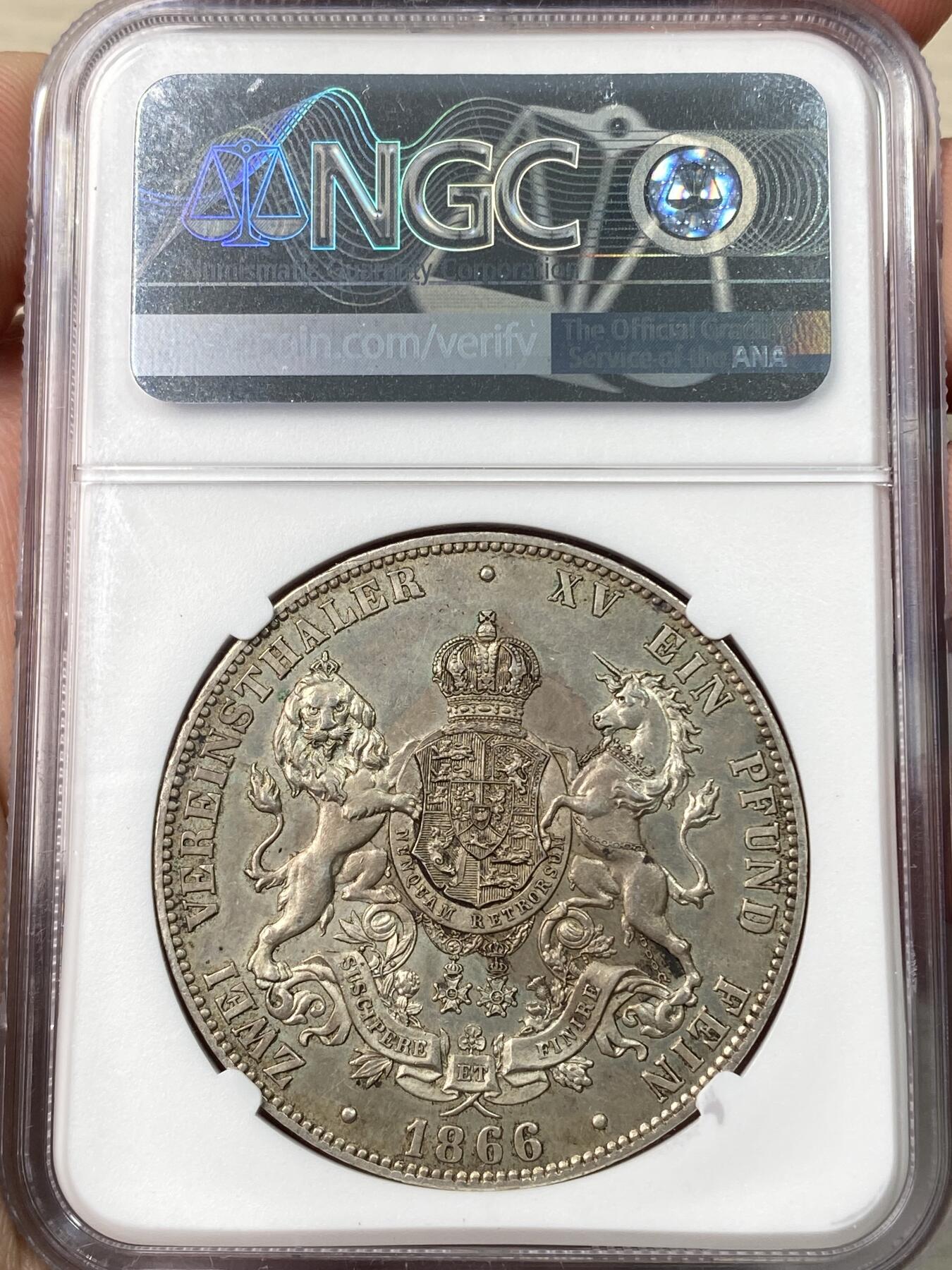 万国钱币拍卖第064期 NGC MS63 1866年德国汉诺威狮马英式盾徽流通2泰勒 汉诺威最后的2T 轻微类镜面质感高点极佳 原味青灰包浆清新淡雅