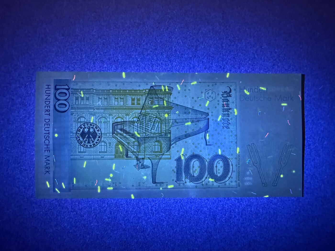 《愛美收藏》第239期-4.5周日外币黄金场  德国100盾 UNC 1996年版 全息版克拉拉 无47尾8