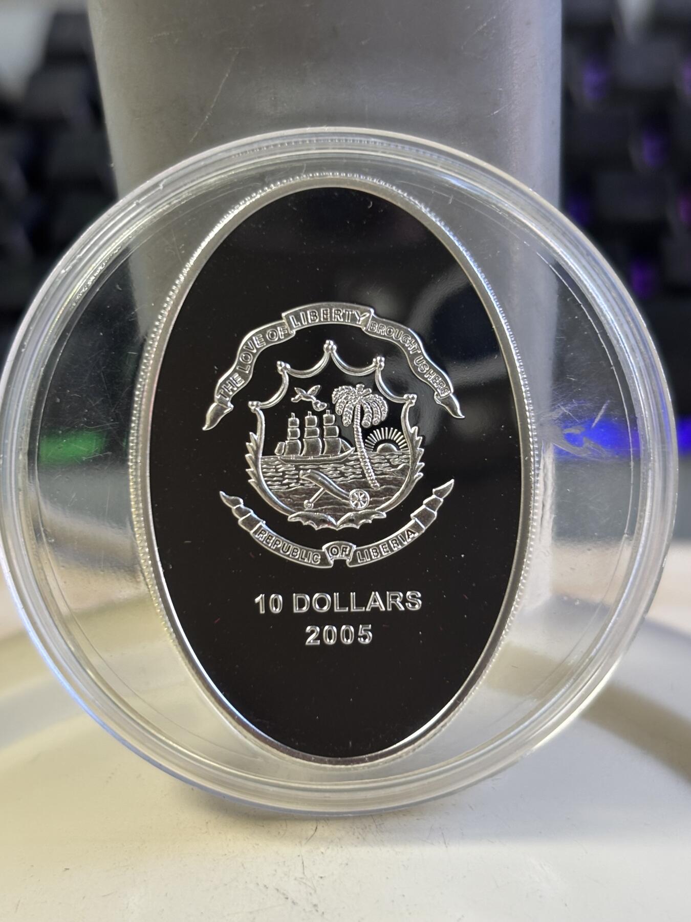 第196期拍卖 利比里亚2005新教皇本笃十六世加冕镀金镶水晶币，925银，25克