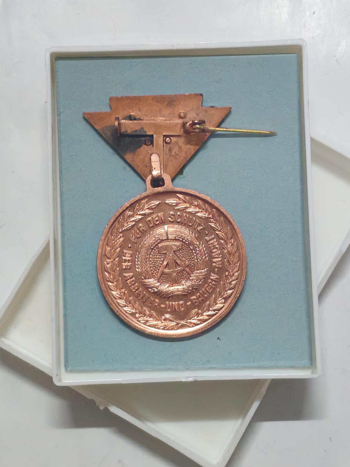 韵星假日军品类拍卖第51期  -- Rimey Holidays Militaria Auction 51 民主德国铜级人民军预备役优秀服务奖章带原盒