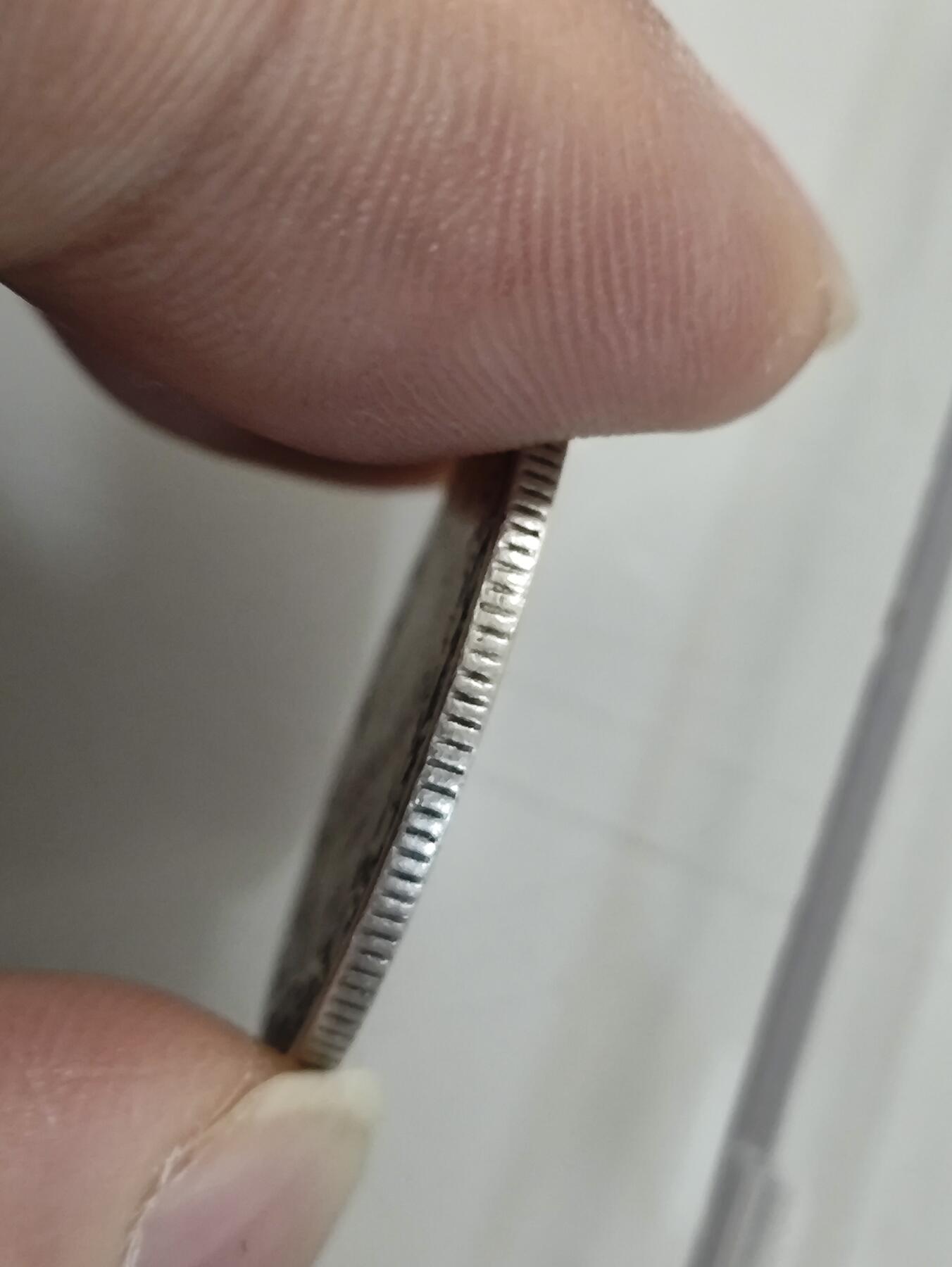 英国1先令银币，1885英国维多利亚年轻头像银币