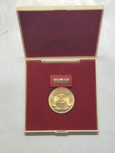 韵星假日军品类拍卖第51期  -- Rimey Holidays Militaria Auction 51 - 民主德国成立四十周年纪念奖章带原盒