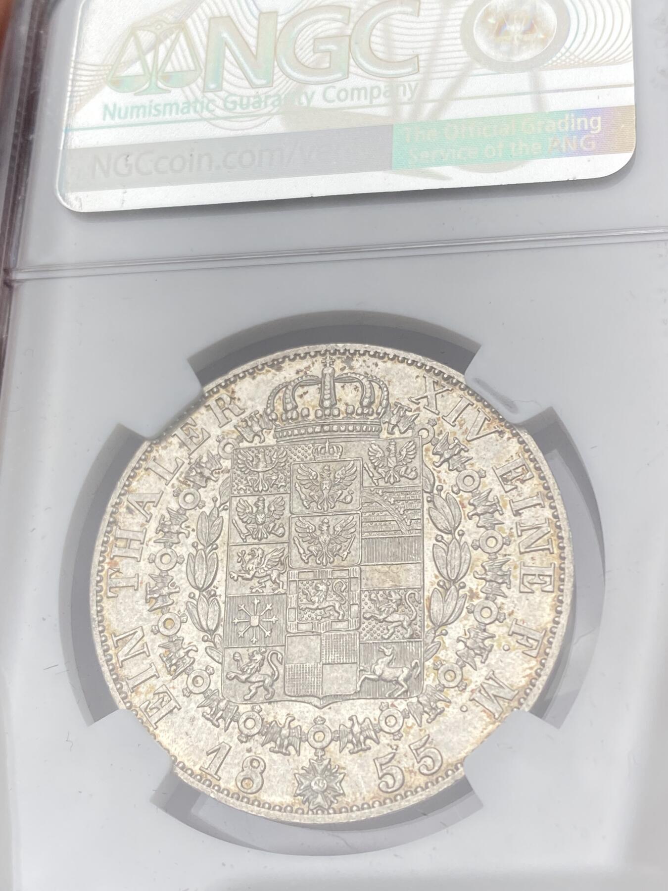 万国钱币拍卖第064期 NGC MS61 1855年德国普鲁士威廉四世流通纹章1泰勒 早期大规格协议泰勒 22.27g 洋葱头纹章款好品比后期鹰徽少得多 原味淡轻微类镜面质感收藏级