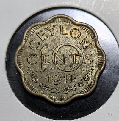 外国优质银币克朗币纪念章，每周六晚九点倒数截拍，满百包邮可寄存，持续收拍 - 英属锡兰1944年10 分花边形铜币，正面为乔治六世国王像，背面标注锡兰与多语种面值，是二战时期英属锡兰的流通辅币，见证了其殖民历史。