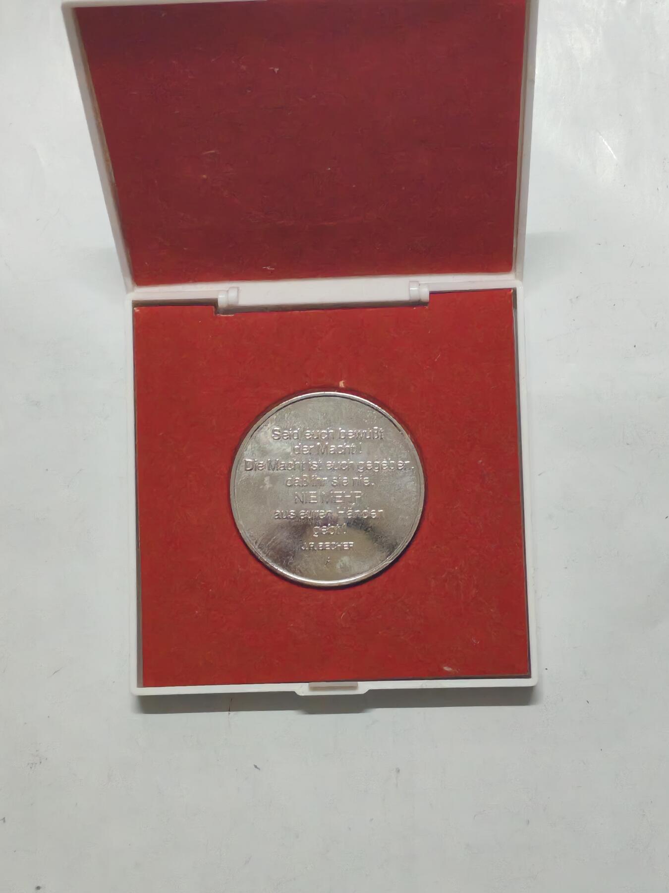 韵星假日军品类拍卖第51期  -- Rimey Holidays Militaria Auction 51 民主德国人民军成立三十周年纪念章带盒