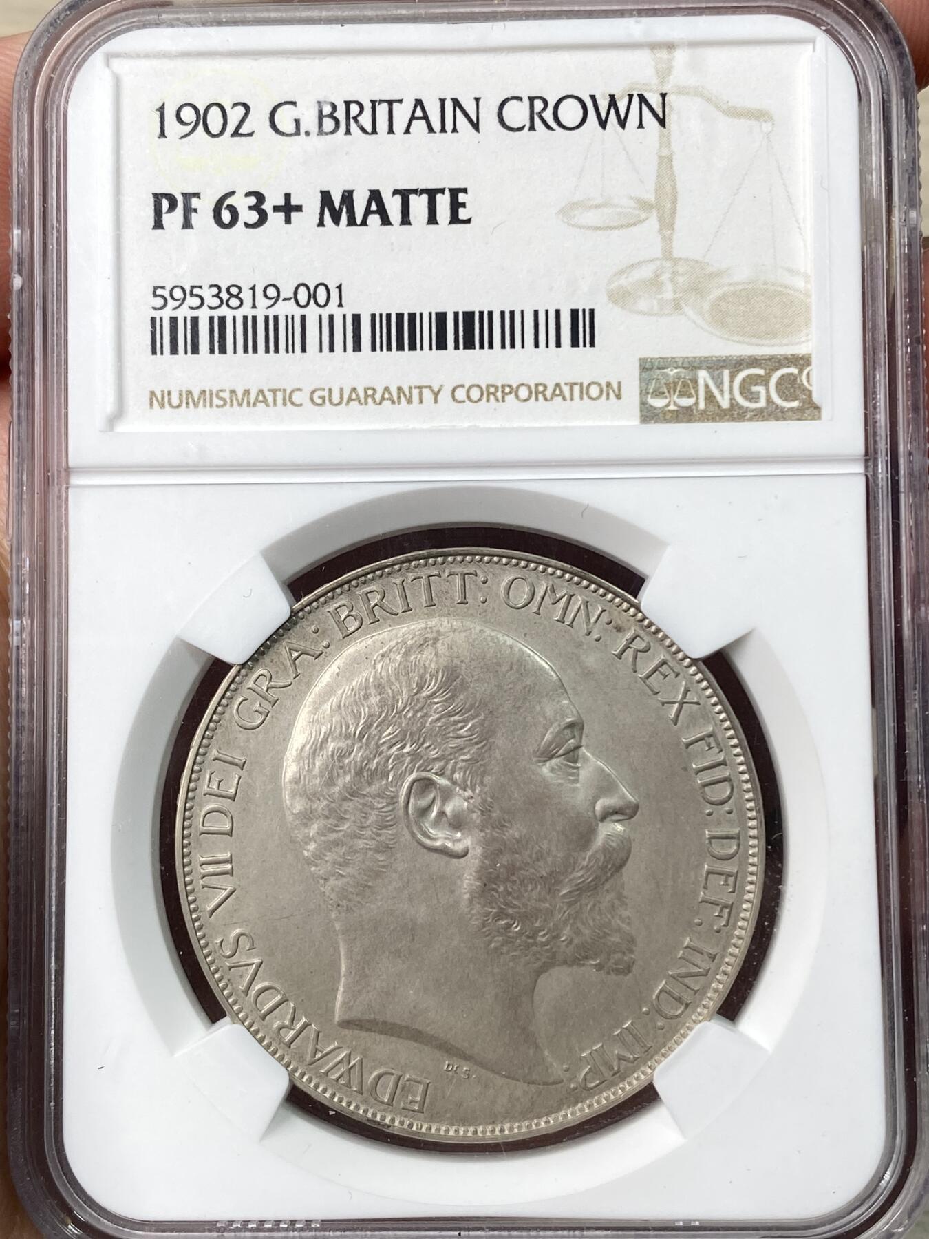 万国钱币拍卖第064期 NGC PF63+ 1902英国爱德华七世精制马剑克朗 MATTE哑光工艺 原味天鹅绒香槟金彩素描质感极美 典藏级品质