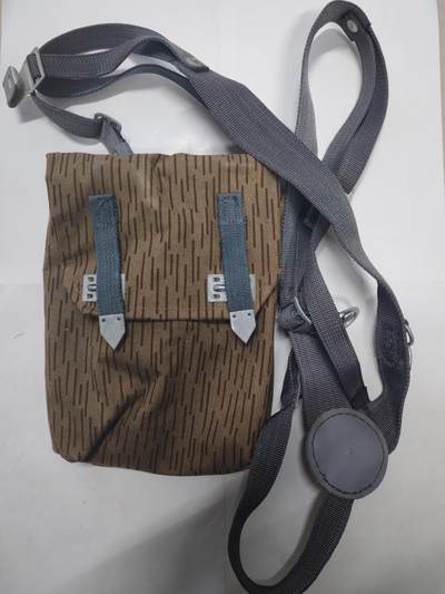 韵星假日军品类拍卖第51期  -- Rimey Holidays Militaria Auction 51 - 民主德国野战雨点迷彩挎包 保存完好没有虫蛀 带肩带一套