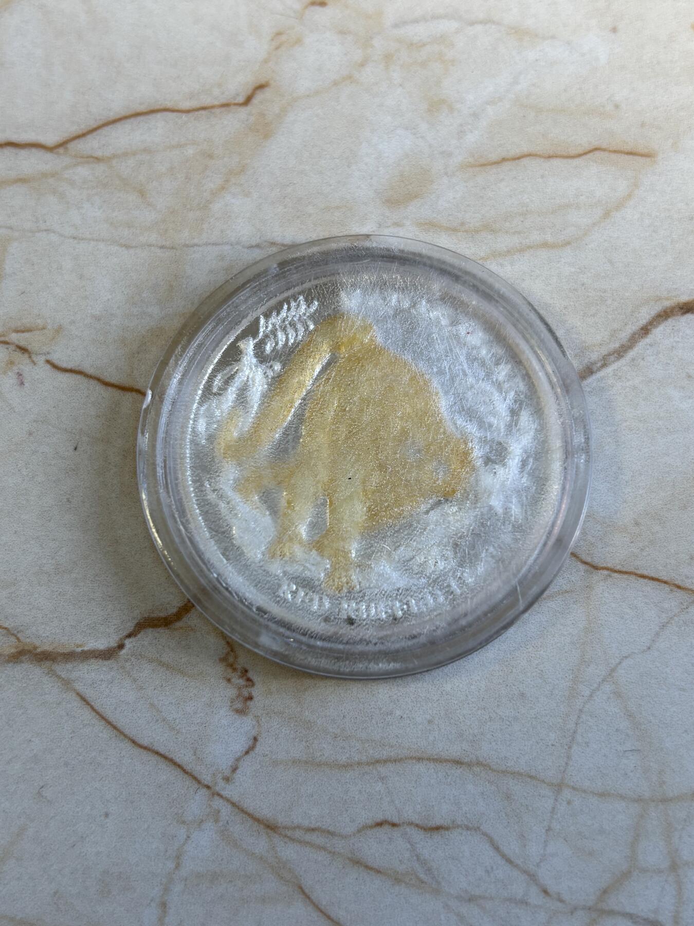 第196期拍卖 利比里亚2004年马达加斯加狐猴镶嵌钻石镀金银币，999银镀金，20克，塑料盒瑕疵