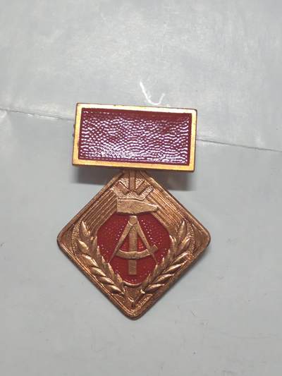 韵星假日军品类拍卖第51期  -- Rimey Holidays Militaria Auction 51 - 民主德国早期无国徽版本个人劳动荣誉奖章