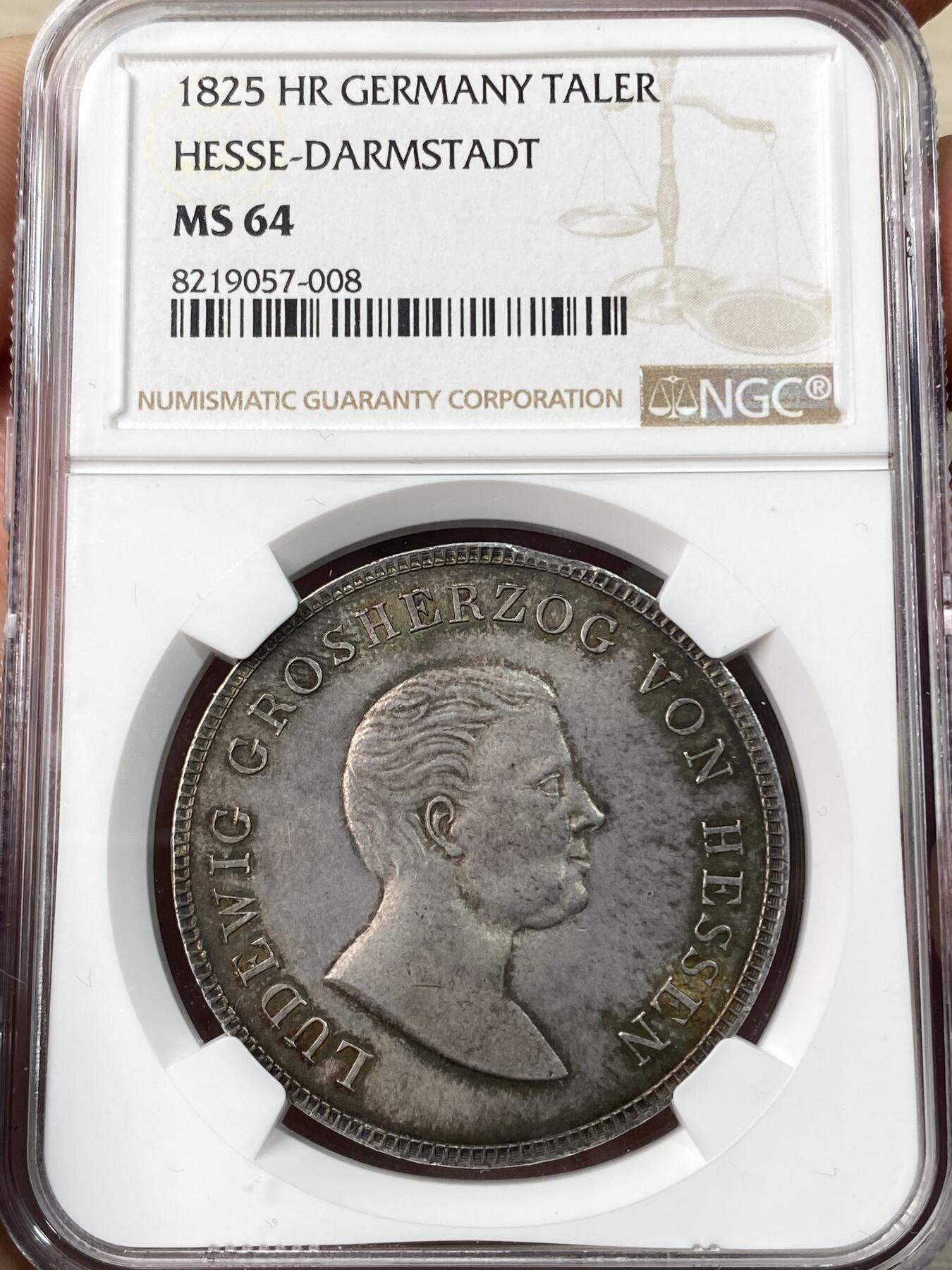 万国钱币拍卖第064期 NGC MS64 1825年德国黑森-达姆施塔特皇冠大泰勒 好品罕见的小邦早期大规格泰勒 如此近BU状态可谓凤毛麟角 全深打丝绸转光地板原味孔雀绿环彩极美  NGC冠军分顶级收藏品质