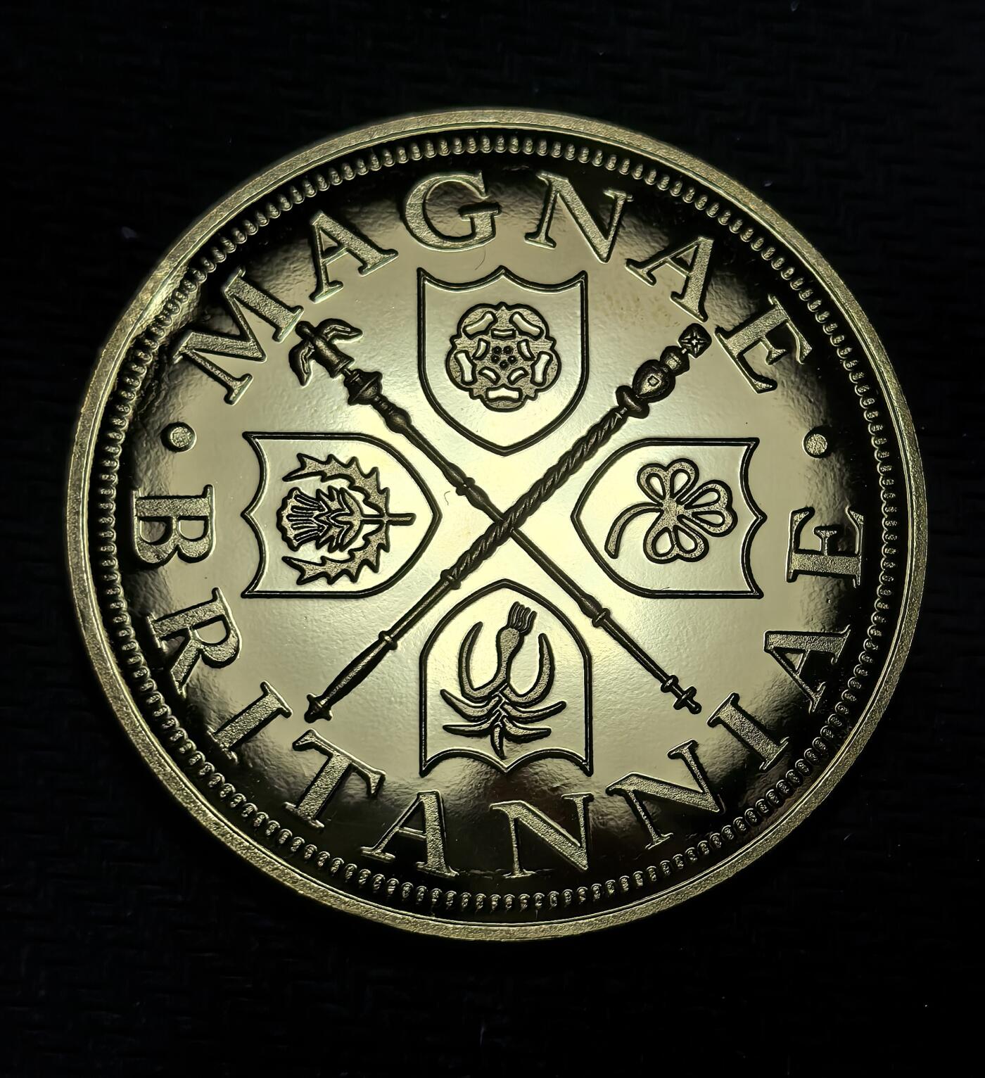 外国优质银币克朗币纪念章，每周六晚九点倒数截拍，满百包邮可寄存，持续收拍