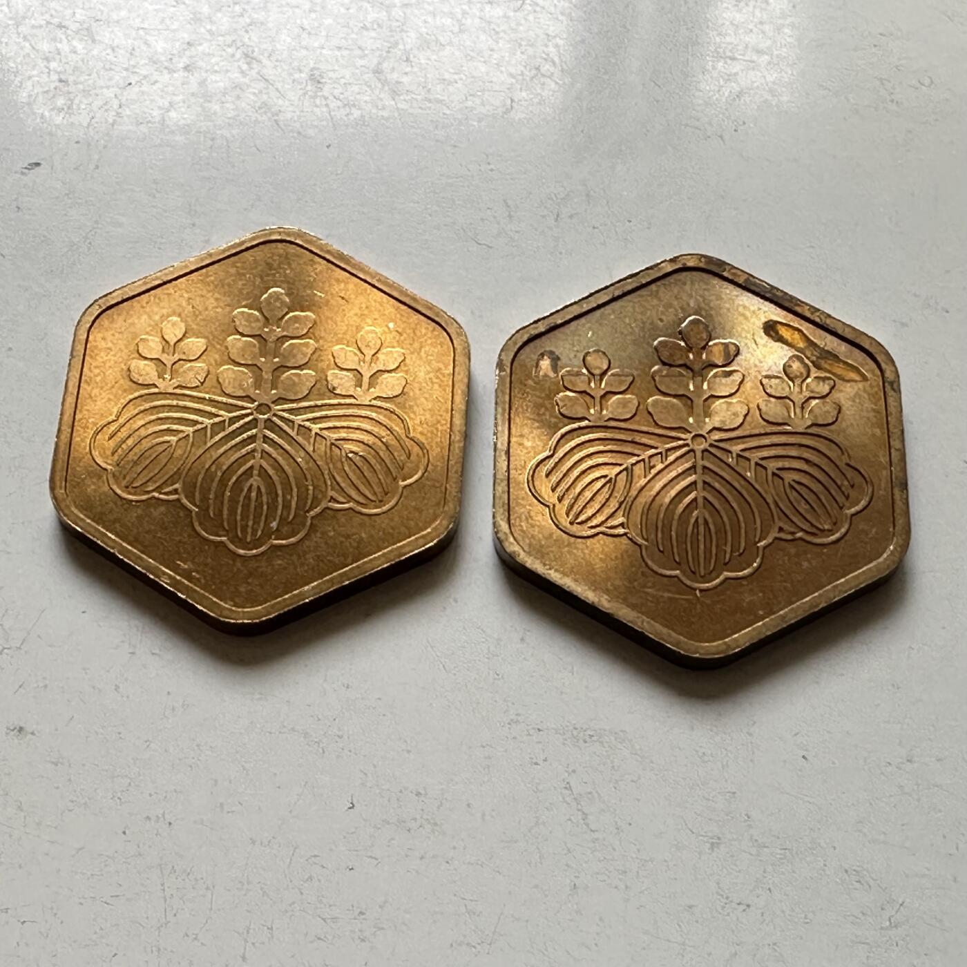 🌹外币初藏🌹🐯2026年第37场   每周二四六晚8️⃣点 接代拍 1985年牛年生肖章一对