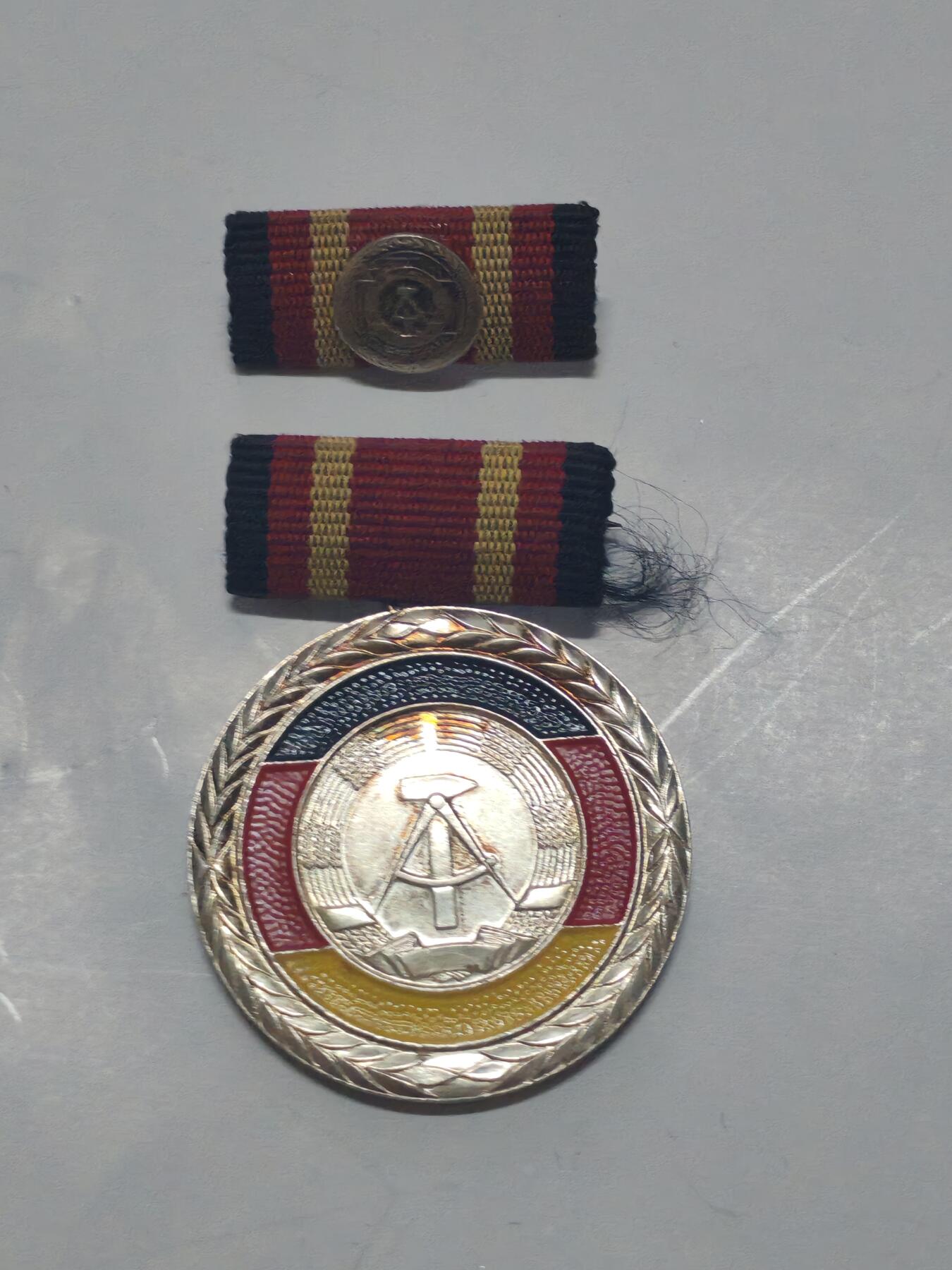 韵星假日军品类拍卖第51期  -- Rimey Holidays Militaria Auction 51 民主德国国家功勋奖章带略 最高级奖章 珐琅完好