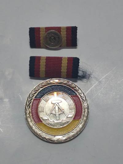 韵星假日军品类拍卖第51期  -- Rimey Holidays Militaria Auction 51 - 民主德国国家功勋奖章带略 最高级奖章 珐琅完好