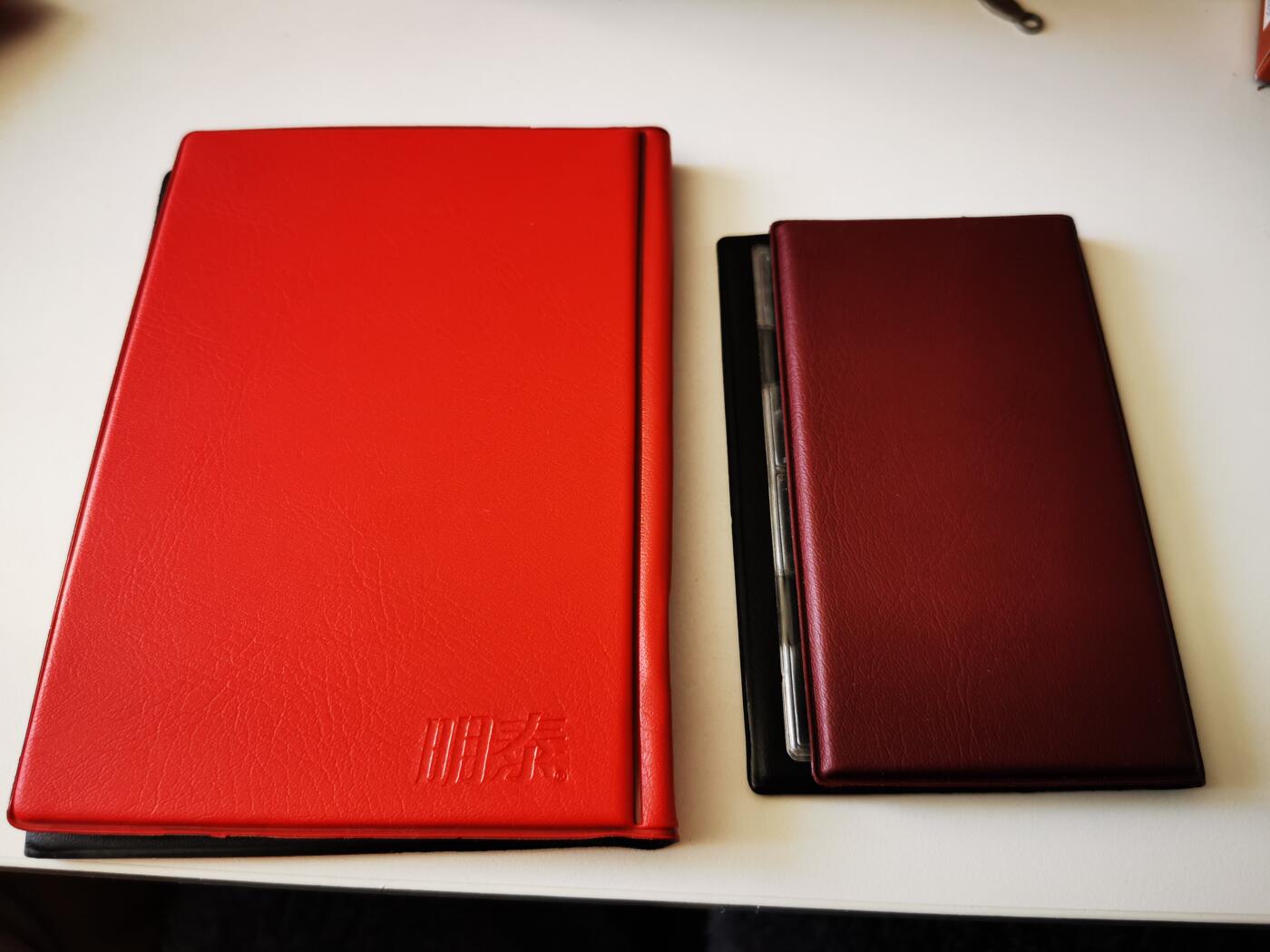 零零发外国硬币拍卖 无佣金 两本硬币收藏册一本是直接插的10页另一本是放纸夹的6页