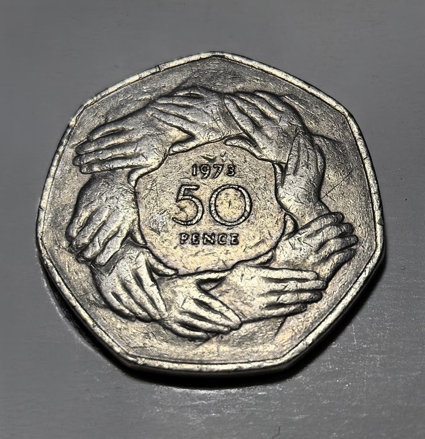 外国优质银币克朗币纪念章，每周六晚九点倒数截拍，满百包邮可寄存，持续收拍