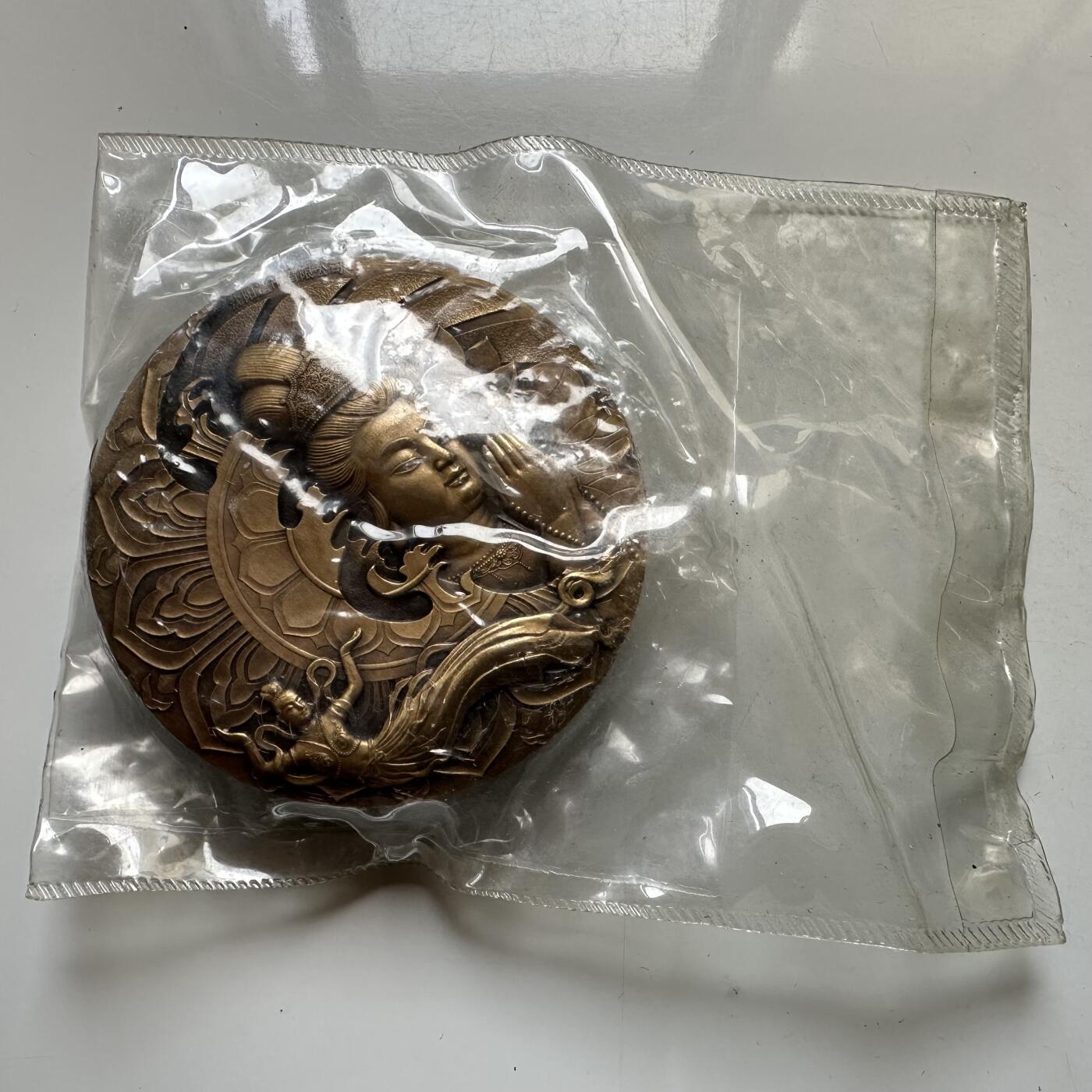 🌹外币初藏🌹🐯2026年第37场   每周二四六晚8️⃣点 接代拍 沈阳造币厂2015年 十一面观音千手观音 60mm-137g 黄铜大铜章 原封装