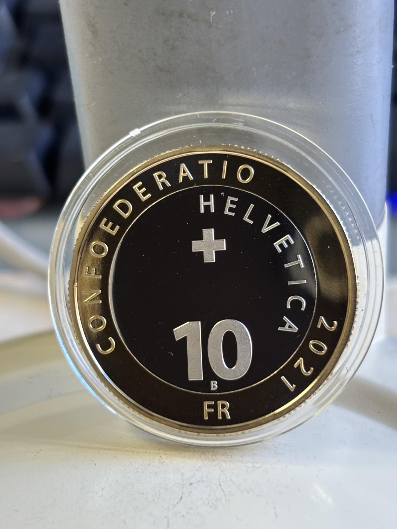 第196期拍卖 瑞士2021年森林动物狐狸10法郎双色精制纪念币，有氧化，