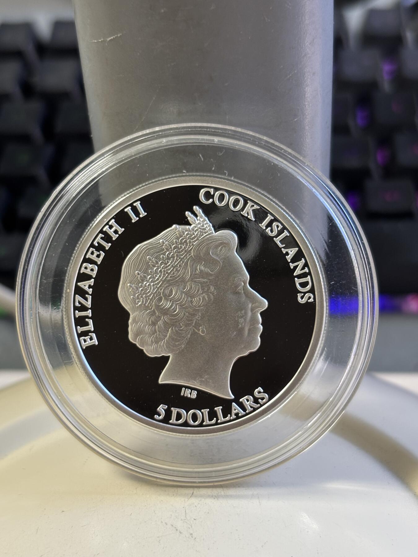 第196期拍卖 库克2013年教皇镶水晶镀金纪念银币，999银镀金，25克，发行量5000枚，边缘有氧化