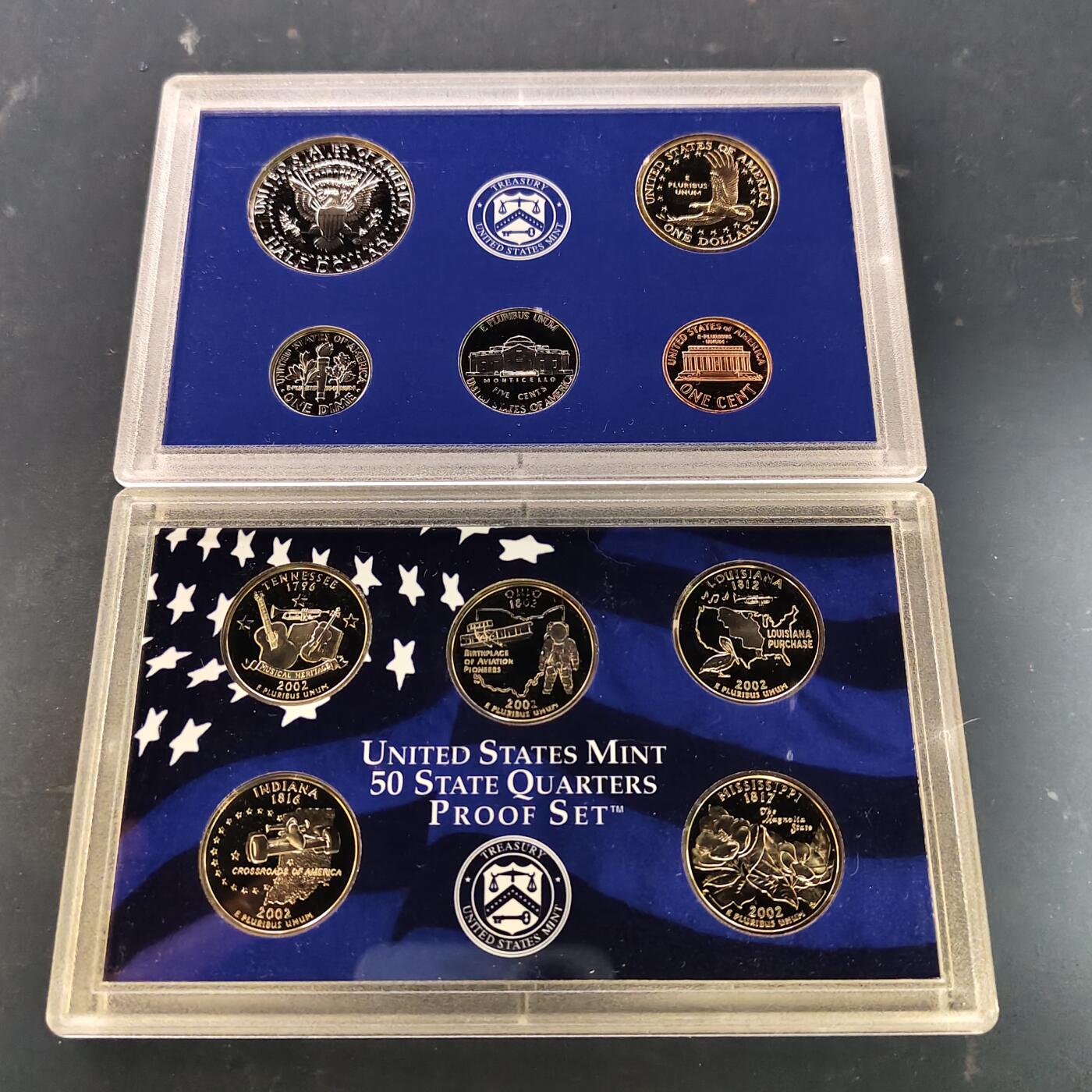 【全场包邮】纯粹捡漏拍519场 美国2002年官方封装精制套币（流通币一盒+州币一盒）-盒证全