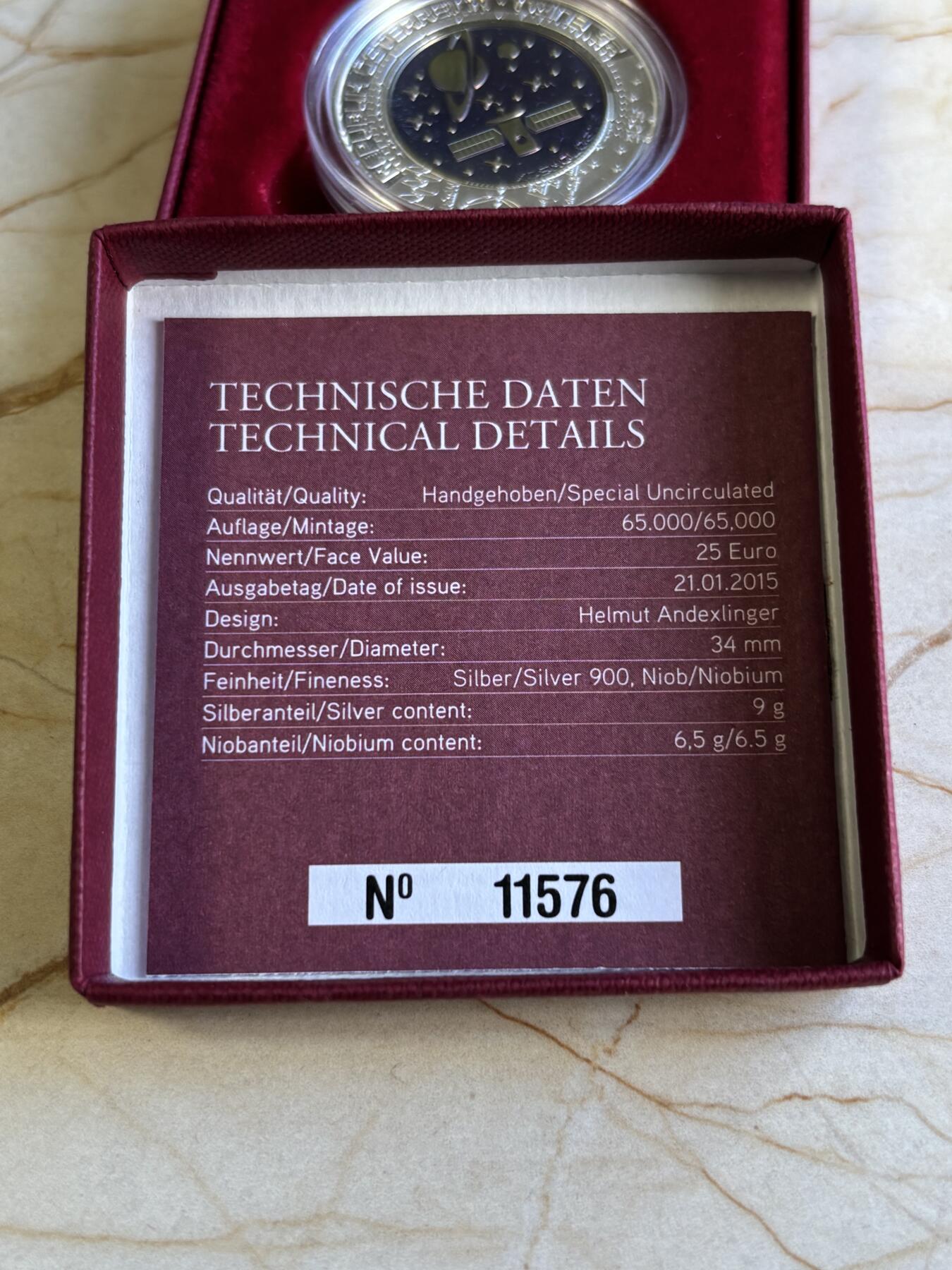 第196期拍卖 奥地利2015年宇宙论铌银镶嵌双色纪念币，900银/998铌，10克和7.15克，发行：65000枚，没有外面纸套